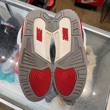 Load image into Gallery viewer, Jordan Fire Red 3s Size 8.5
