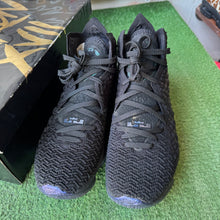 Load image into Gallery viewer, Nike LeBron Global Currency 17s Size 9
