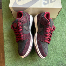 Load image into Gallery viewer, Nike Riot Skateshop SB Low Dunks Size 10
