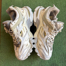 Load image into Gallery viewer, Balenciaga Track 2s Size 42
