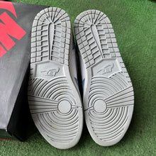 Load image into Gallery viewer, Jordan Hyper Royal 1 Size 10.5
