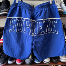 Load image into Gallery viewer, Supreme Shorts Size L
