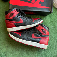Load image into Gallery viewer, Jordan Banned 1s Size 8.5
