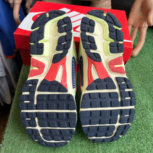 Load image into Gallery viewer, Nike Barley Vomero 5s Size 6.5Y
