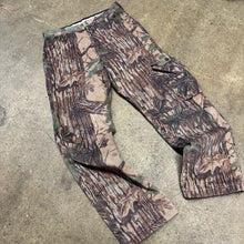 Load image into Gallery viewer, Vintage Cabelas Camo Insulated Pants Size 34
