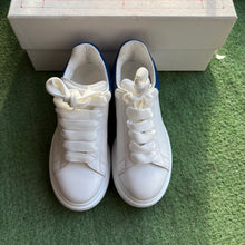Load image into Gallery viewer, Alexander McQueen Oversized Size 31
