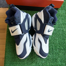 Load image into Gallery viewer, Nike Cowboys Air Diamond Turfs Size 8
