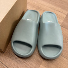 Load image into Gallery viewer, Adidas Yeezy Salt Slides Size 11
