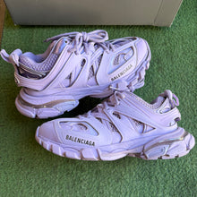 Load image into Gallery viewer, Balenciaga Tracks Size 37
