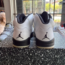Load image into Gallery viewer, Jordan Reverse Metallic 5s Size 8.5
