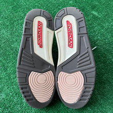 Load image into Gallery viewer, Jordan Neapolitan 3s Size 11.5W/10M
