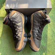 Load image into Gallery viewer, Jordan Olive 9s Size 8
