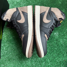 Load image into Gallery viewer, Jordan Palomino 1s Size 9
