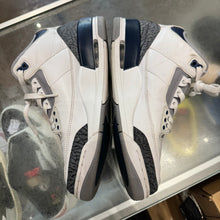 Load image into Gallery viewer, Jordan Midnight Navy 3s Size 9.5
