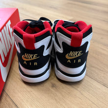 Load image into Gallery viewer, Nike 49ers Air Diamond Turfs Size 9.5
