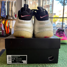 Load image into Gallery viewer, Nike Pearl Foamposite Pros Size 11.5
