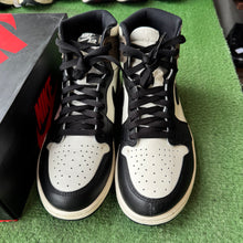 Load image into Gallery viewer, Jordan Mocha 1s Size 11.5
