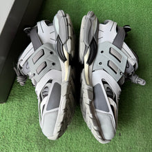 Load image into Gallery viewer, Balenciaga Tracks Size 45
