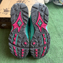 Load image into Gallery viewer, Nike Undefeated Light Menta Air Terra Humaras Size 10.5
