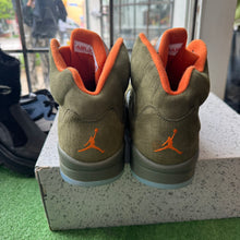 Load image into Gallery viewer, Jordan Olive 5s Size 12
