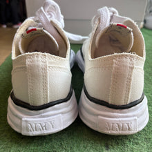 Load image into Gallery viewer, Maison Mihara Yashiro OG Sole White Petersons Size 42
