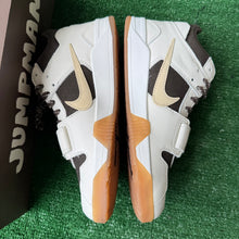 Load image into Gallery viewer, Jordan Travis Scott Sail Jumpman Jacks Size 8

