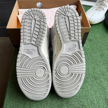 Load image into Gallery viewer, Nike Off White Lot 9 Low Dunks Size 10
