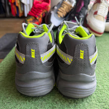 Load image into Gallery viewer, Nike Initiators Size 12
