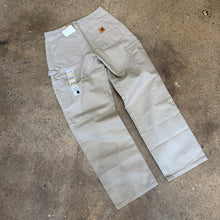 Load image into Gallery viewer, Carhartt Pants Size 31 x 32
