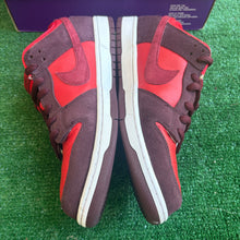 Load image into Gallery viewer, Nike Cherry SB Low Dunks Size 11
