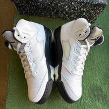 Load image into Gallery viewer, Jordan Reverse Metallic 5s Size 8.5
