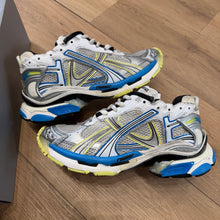 Load image into Gallery viewer, Balenciaga Runners Size 41
