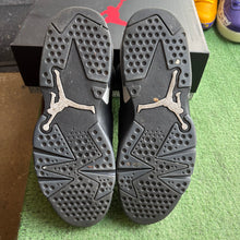 Load image into Gallery viewer, Jordan Cap and Gown 6s Size 11.5
