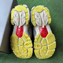 Load image into Gallery viewer, Balenciaga Runners Size 44
