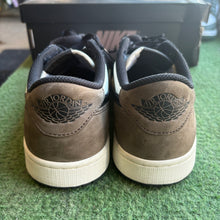 Load image into Gallery viewer, Jordan Mocha Low 1s Size 9
