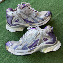 Load image into Gallery viewer, Balenciaga Runners Size 40
