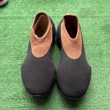 Load image into Gallery viewer, Yeezy Stone Carbon Knit RNRs Size 13
