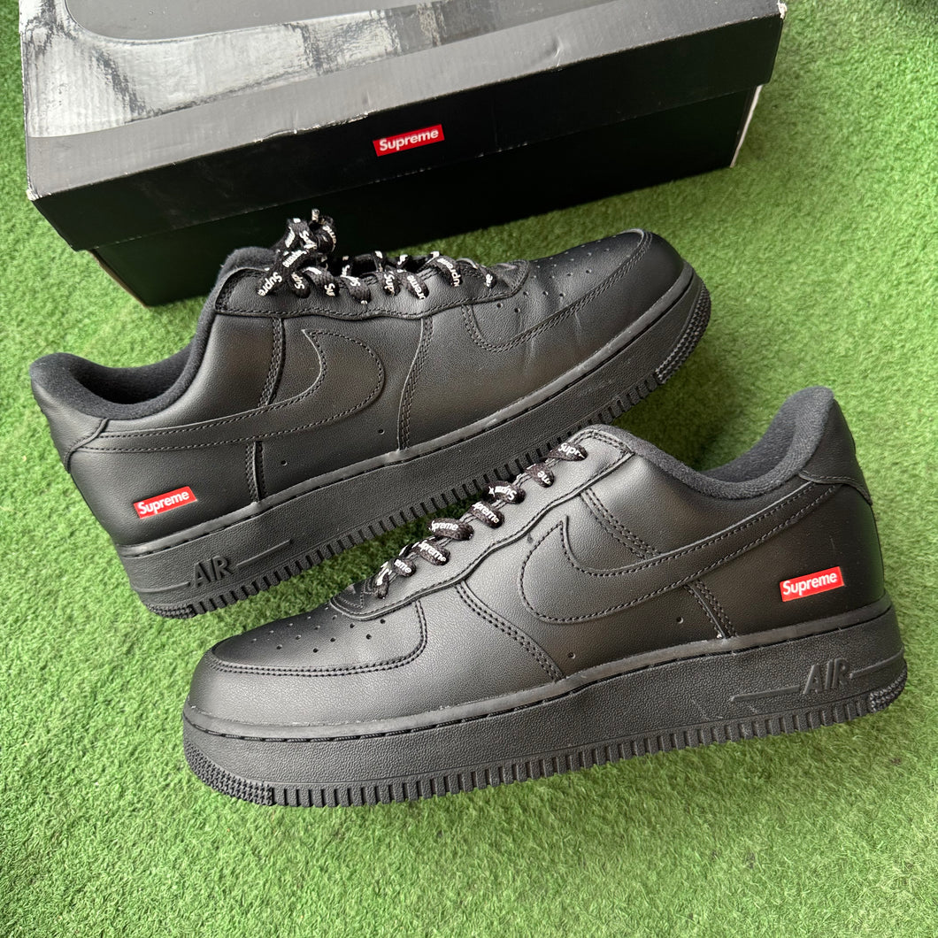 Nike Supreme Air Force 1s Size 10