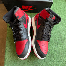 Load image into Gallery viewer, Jordan Bred 1s Size 7Y

