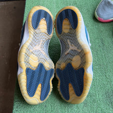 Load image into Gallery viewer, Jordan Snake Skin Low 11s Size 12
