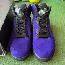 Load image into Gallery viewer, Jordan Alternate Grape 5s Size 10
