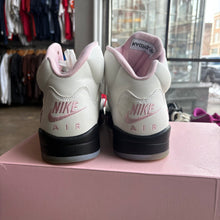 Load image into Gallery viewer, Jordan Pink 5s Size 9.5
