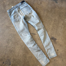 Load image into Gallery viewer, Amiri Denim Size 30
