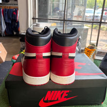 Load image into Gallery viewer, Jordan Bred Toe 1s Size 11
