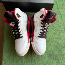 Load image into Gallery viewer, Jordan Fire Red 5s Size 11

