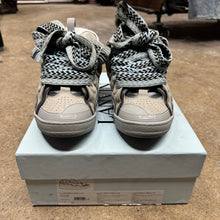 Load image into Gallery viewer, Lanvin Curb Sneakers Size 43
