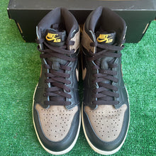 Load image into Gallery viewer, Jordan Palomino 1s Size 8
