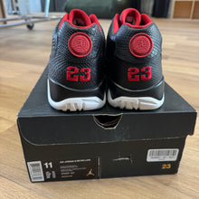 Load image into Gallery viewer, Jordan Snakeskin 9 Lows Size 11
