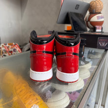 Load image into Gallery viewer, Jordan Patent Bred 1s Size 5Y
