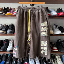 Load image into Gallery viewer, Vale 3/4th Sweat Shorts
